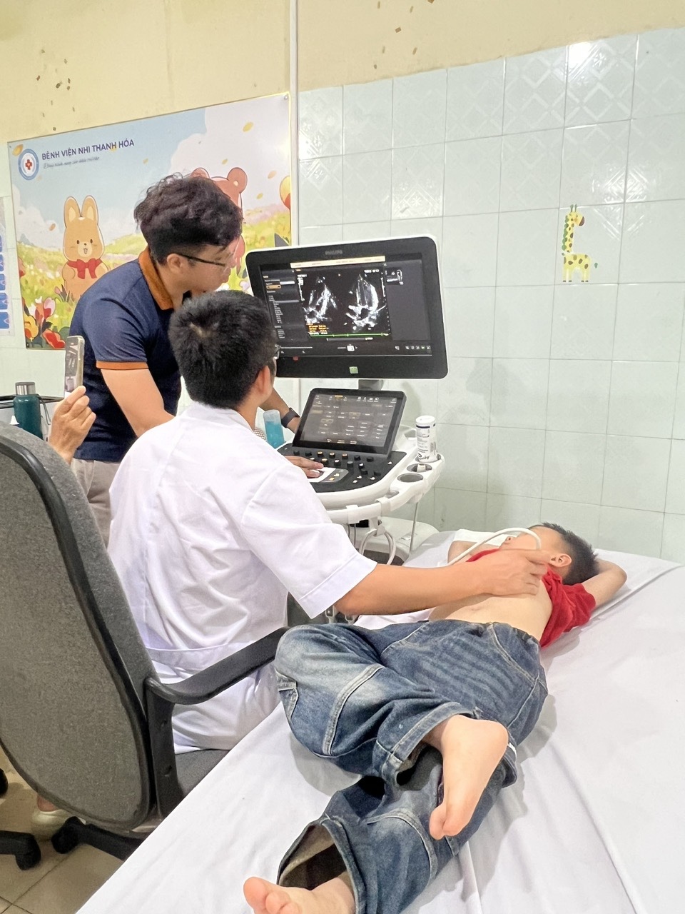 Lắp máy siêu âm ở BV Nhi Thanh Hoá