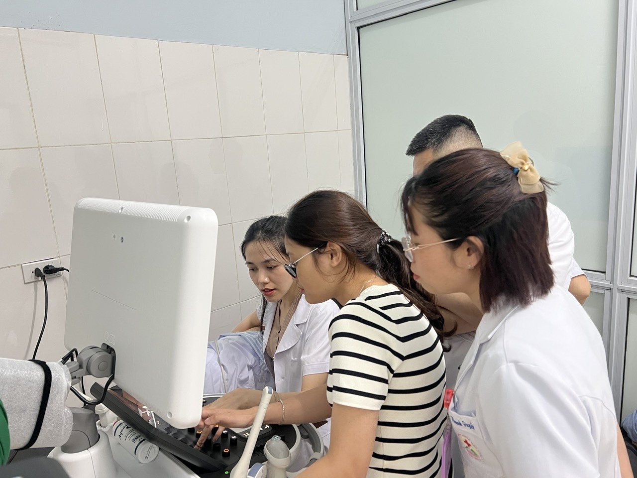 Lắp máy ở BVĐK Mộc Châu
